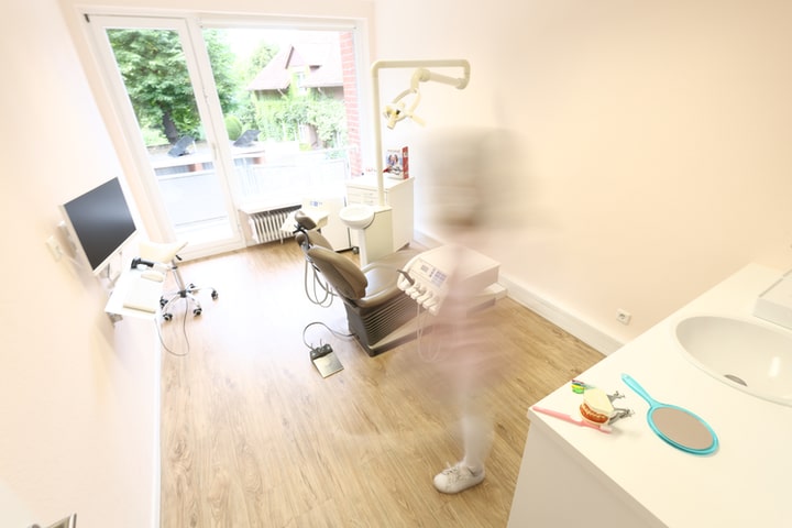 Professionelle Zahnreinigung PZR in der Zahnarztpraxis Dr. Asseln am Tibarg in Hamburg Niendorf