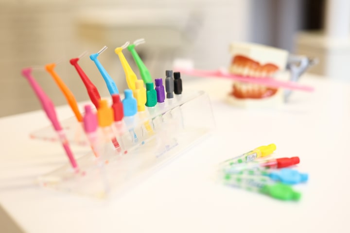 Professionelle Zahnreinigung PZR in der Zahnarztpraxis Dr. Asseln am Tibarg in Hamburg Niendorf